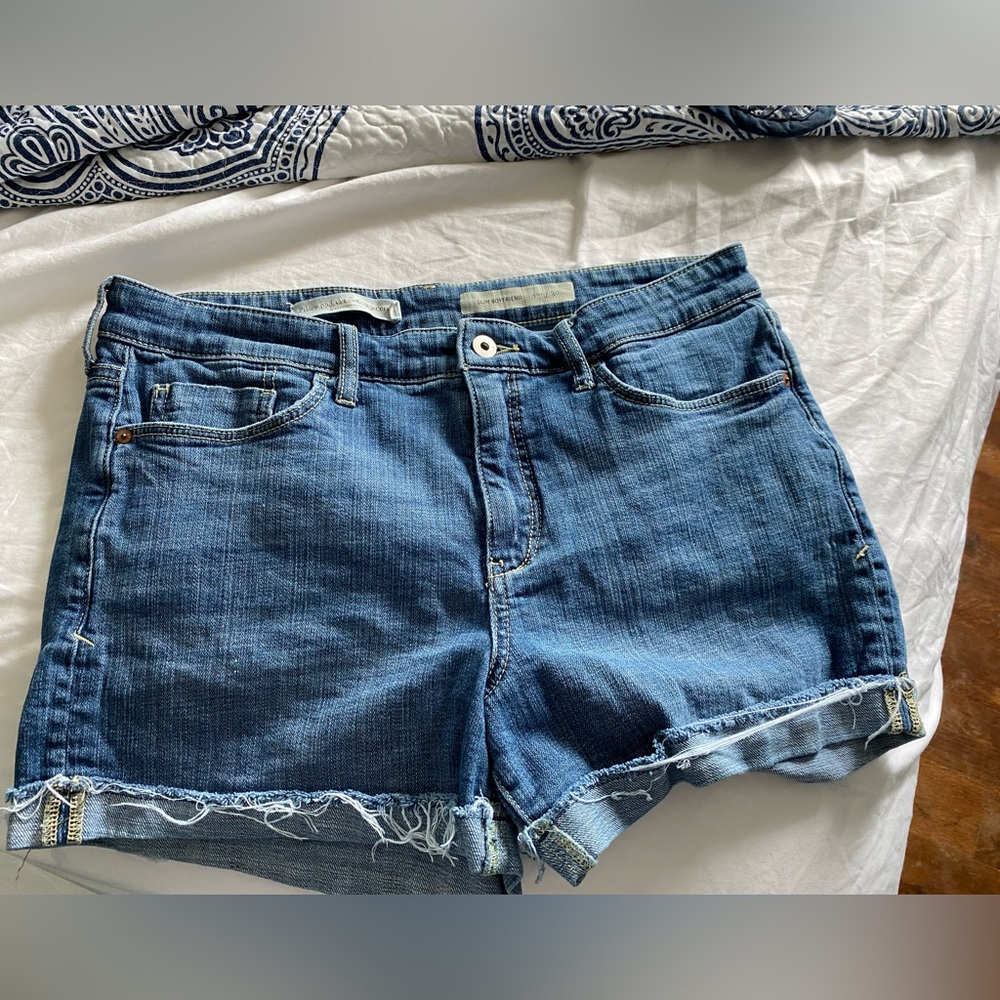 EUC- PILCRO SLIM BOYFRIEND DENIM SHORT   SZ.30